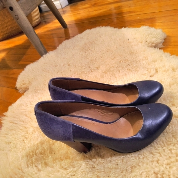 Size 7.5 Aldo Women's shoes (high heels). Leather Navy blue. - Picture 2 of 6